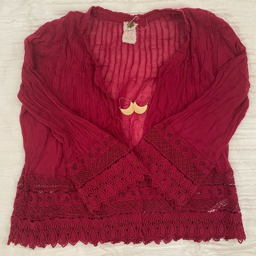SOLD‼️‼️Free People top also fits Medium size
